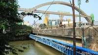Menurut Kang Emil, penataan Kali Malang akan difokuskan di empat titik. Salah satunya di Jalan Choirul Anwar dekat gerbang exit Bekasi Timur (Randy/detikTravel)