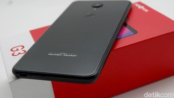 Oh ya, bahan pembuatan Advan G3 dari plastik, tapi terlihat tetap elegan dan kokoh. Foto: Amanda Rachmadita