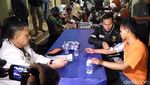 Tangis Keluarga Korban Gempa Palu Pecah di Mapolres Garut