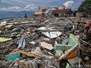 Siswa Donggala Perlahan Mulai Belajar di Sekolah Darurat