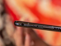 Penampakan Ponsel Lima Kamera LG V40 ThinQ