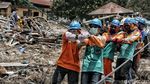 Melihat Pekerja PLN Berjibaku Perbaiki Jaringan Listrik Palu