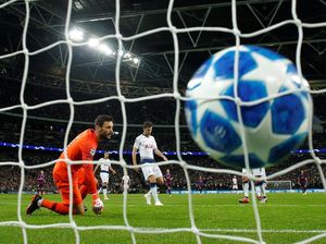Dele Alli: Barcelona Juga Manusia, Bisa Dikalahkan
