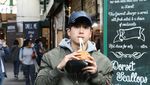 Begini Nih Gaya Kulineran Chanon Santinatornkul, Artis Ganteng Thailand
