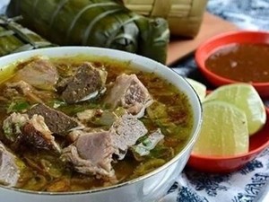 Gurih Mantap Coto Makassar dan Buras Ada di 5 Tempat Ini