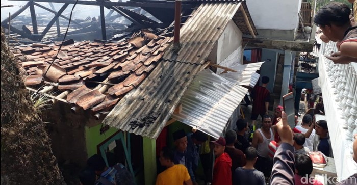 Enam Rumah Warga di Cibadak Sukabumi Ludes Terbakar