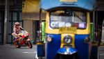 Marquez di Bangkok: Naik Tuk-tuk, Jajan Kaki 5, Dibonceng Polisi
