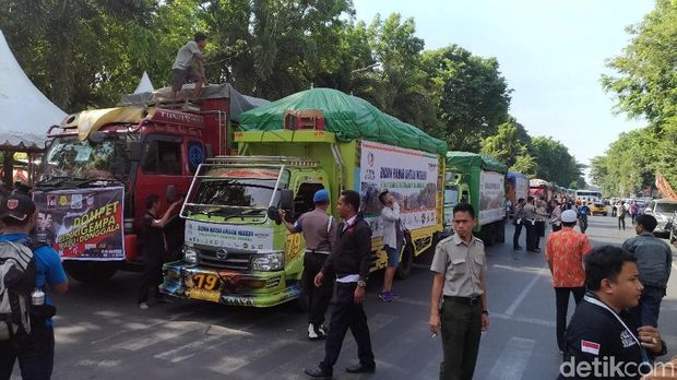 Mentan Lepas Bantuan 500 Truk Logistik ke Sulteng