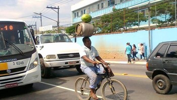 Mungkin pria ini mantan pemain sirkus. (Foto: Boredpanda)
