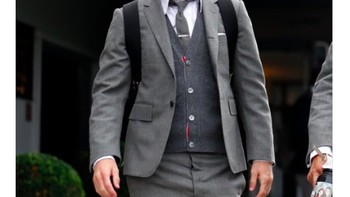 Messi datang ke Wembley berbusana ala murid sekolah, padahal sebenarnya dia sang kepala sekolah. Foto: istimewa