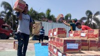 Hingga pertengahan Oktober, bantuan masih terus berdatangan. Donatur dan relawan bahu membahu memperbaiki Palu dan mengobati kesedihan para korban (Foto: Istimewa/Astra)