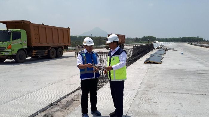 Tol Pandaan-Malang/Foto: Zaenal Effendi/detikcom Tol Pandaan-Malang/Foto: Zaenal Effendi/detikcom