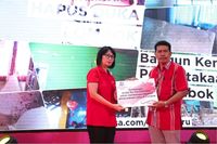 Penyerahan bantuan untuk Perpustakaan Lombok Timur (Foto: dok. Coca-Cola)