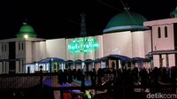 Namun karena parahnya kerusakan jaringan listrik yang terhubungan langsung ke rumah pelanggan, PLN belum memenuhi secara keseluruhan mengalirkan listrik ke semua pelanggan.