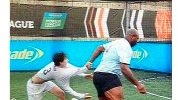 Kembali Kalidou Koulibaly digambarkan membuat Salah tak berdaya. Foto: istimewa