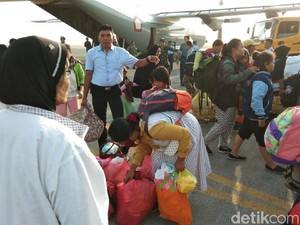 Pengungsi Palu Gelombang Kedua Kembali Tiba di Juanda