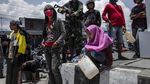 Polisi dan TNI Bersenjata Jaga SPBU di Palu