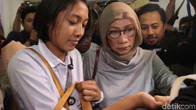 Jadi Tersangka, Ratna Sarumpaet Digiring ke Polda