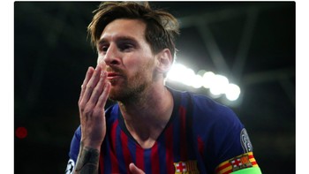 Sejak dilahirkan, fans ini merasa tidak ada yang lebih hebat dari Messi di sepakbola. Foto: istimewa