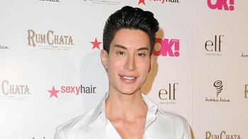 Justin Jedlica dijuluki sebagai Boneka Ken versi Manusia. Bisa lihat sendiri alasannya kan? Hal itu membuat sosoknya viral. (Foto: Angela Weiss/Getty Images for OK! Magazine)
