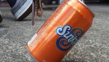 Minum kaleng yang seimbang. (Foto: Boredpanda)