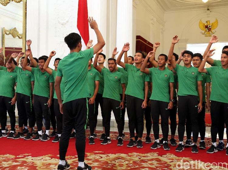 Senyum Cemerlang Timnas U-16 Saat Bertemu Jokowi