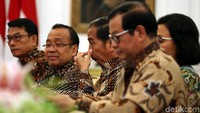 Laporan IHPS semester I-2018 yang diterima Jokowi pun sebelumnya sudah disampaikan kepada dewan perwakilan rakyat (DPR) dalam rapat paripurna.