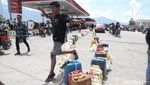 Warga Palu Berpanas-panasan Demi BBM