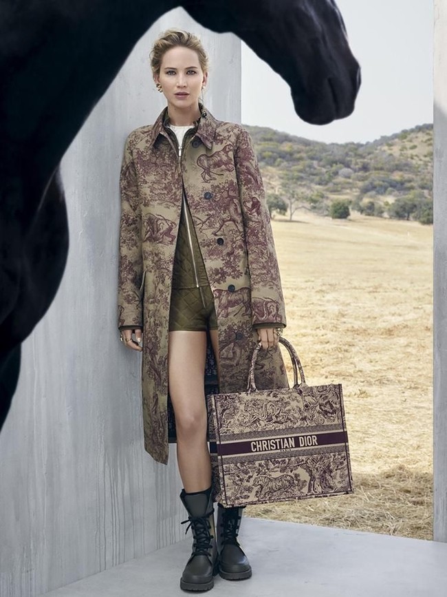Sekali lagi, Jennifer Lawrence mendapatkan kepercayaan untuk membintangi iklan kampanye Dior. Kali ini, giliran kampanye koleksi Cruise 2019. (Foto: Dok. Dior)