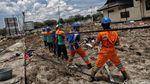 Melihat Pekerja PLN Berjibaku Perbaiki Jaringan Listrik Palu