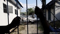 Tampak tembok pagar lapas ambruk akibat gempa.