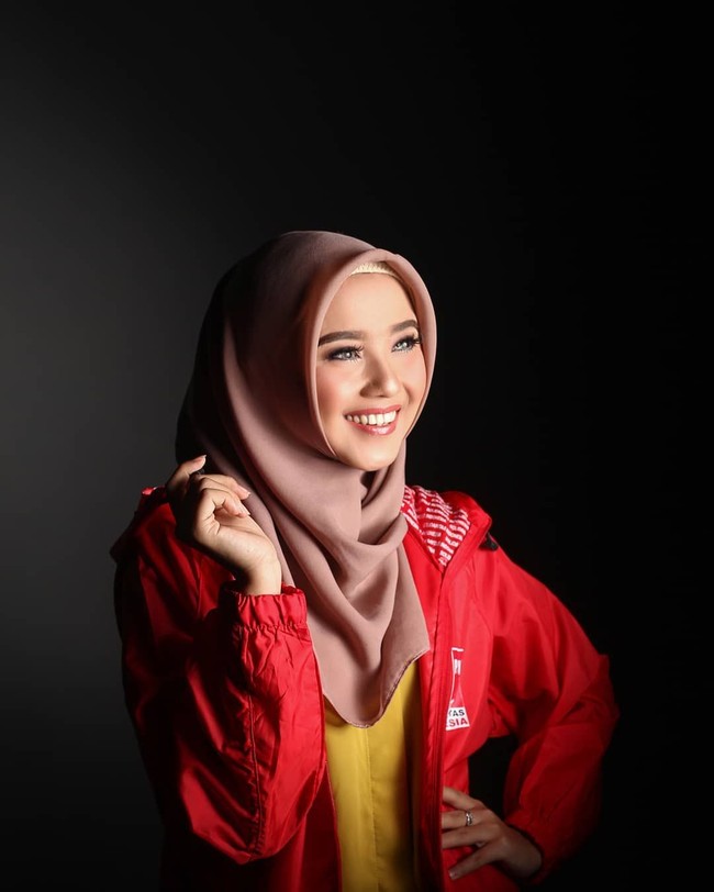 Salah satu bentuk pengorbanan calon legislatif (caleg) PSI yakni Febri Wahyuni Sabran yang putus dari pacar karena berbeda partai dan pandangan politik jadi viral. Foto: Instagram @uniebby