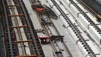 Proses pemasangan rel LRT Jakarta-Bogor-Depok-Bekasi (Jabodebek) rute Cawang-Cibubur telah mencapai kurang lebih 63,1 persen.