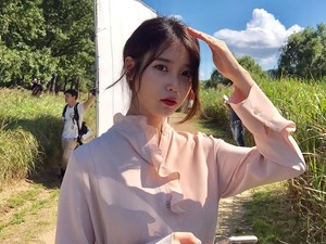 Goo Hara Meninggal, IU Sampaikan Pesan Menyentuh di Konser