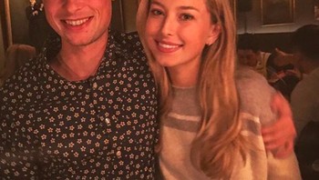 Eve bersama saudara kandungnya yang tampak sangat akrab. Foto: Instagram