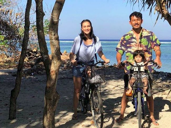 10 Aktivitas Seru Keluarga Rio Dewanto dan Atiqah Hasiholan