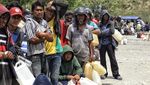 Warga Palu Berpanas-panasan Demi BBM