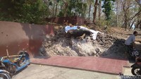 Batu tameng diyakini sebagai media penolak bala atau malapateka. Usia batu tersebut sudah ratusan tahun dan tak pernah berpindah lokasi. (Sudirman Wamad/detikTravel)