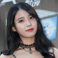 Inilah Lee Ji Eun, atau lebih dikenal dengan nama panggung IU, salah satu penyanyi terpopuler di Korea Selatan. Bintang popularitas IU bahkan kini bisa dibilang berada di puncaknya. Selain sukses dengan lagu-lagu hits seperti Boo dan Marshmallow, artis 25 tahun ini juga membintangi banyak judul serial populer seperti The Producers, Moon Lovers: Scarlet Heart Ryeo dan Pretty Man’. Foto: Getty Images