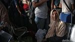 Wajah-wajah Menanti Kepastian di Bandara Palu