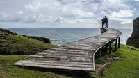 Muelle de las Almas alias Dermaga Arwah ada di Pulau Chiloe. Legenda yang beredar menyebutkan kalau dahulu sosok jelmaan makhluk laut, tremplucahue, membawa arwah manusia lewat dermaga ini melewati lautan ke alam baka (siempreverdeturismo)