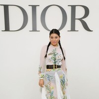 Putri Sirivannavari Nariratana dari Thailand eksis di berbagai pekan mode dunia. Putri lulusan sekolah mode dari Chulalongkorn University, Bangkok ini pula langganan duduk di front row Paris Fashion Week, sambil dibalut gaun-gaun couture rancangan desainer high-end. Foto: Getty Images