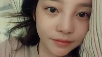 Tak lama setelah kabar kepergian Goo Hara menjadi perhatian publik, postingan Instagram terakhir sang mendiang menjadi sorotan. Ia mengunggah foto selfie beberapa hari lalu dengan caption berupa ucapan perpisahan.