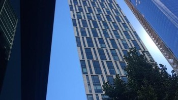 Gedung ini terlihat cukup tipis. Foto: Brightside