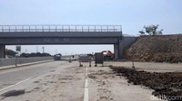 Selain overpass, saat ini PT Waskita Karya seksi paket 2A juga masih mengerjakan rumah mesin pompa air. Mesin pompa ini akan difungsikan untuk menyedot air saat banjir di underpass Walikukun.