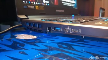 Layarnya menggunakan panel IPS berukuran 15,6 inci dan beresolusi FullHD. (Foto: detikINET/Virgina Maulita Putri)