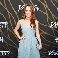 Kaitlyn Dever yang tinggi badannya 155 cm terkenal setelah memerankan film An America Girl sebagai Gwen Thompson. Selain itu ia juga memiliki bakat balet dan ice skating. Foto: Getty Images