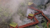 Termas Geometricas merupakan komplek pemandian air panad tengah hutan terpencil di Chile yang menawarkan pemandangan indah. Suasananya bagai di negeri dongeng (Termas Geometricas)