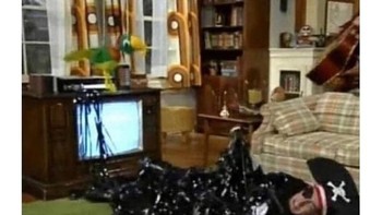 Sepertinya bajak laut dari acara SpongeBob SquarePants lebih baik memerankan Venom. (Foto: Twitter)