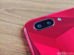 Unboxing Realme 2, Pendatang Baru yang Coba Usik Xiaomi